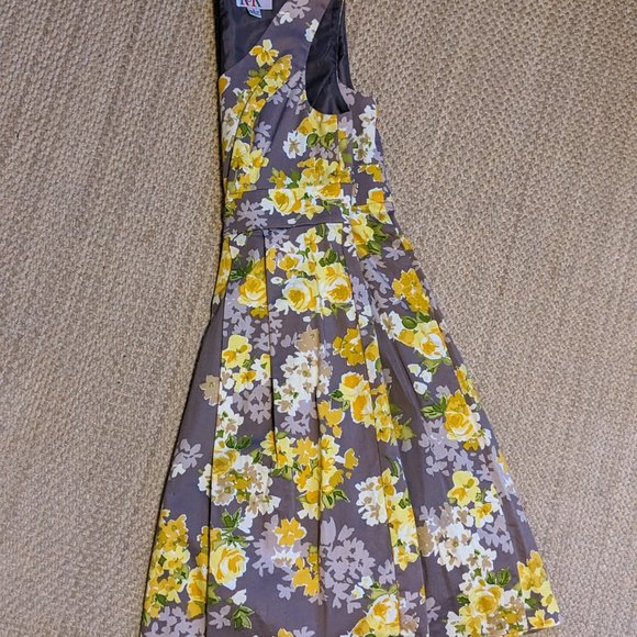 R&K yellow and grey floral sundress, size 6 - Picture 10 of 12